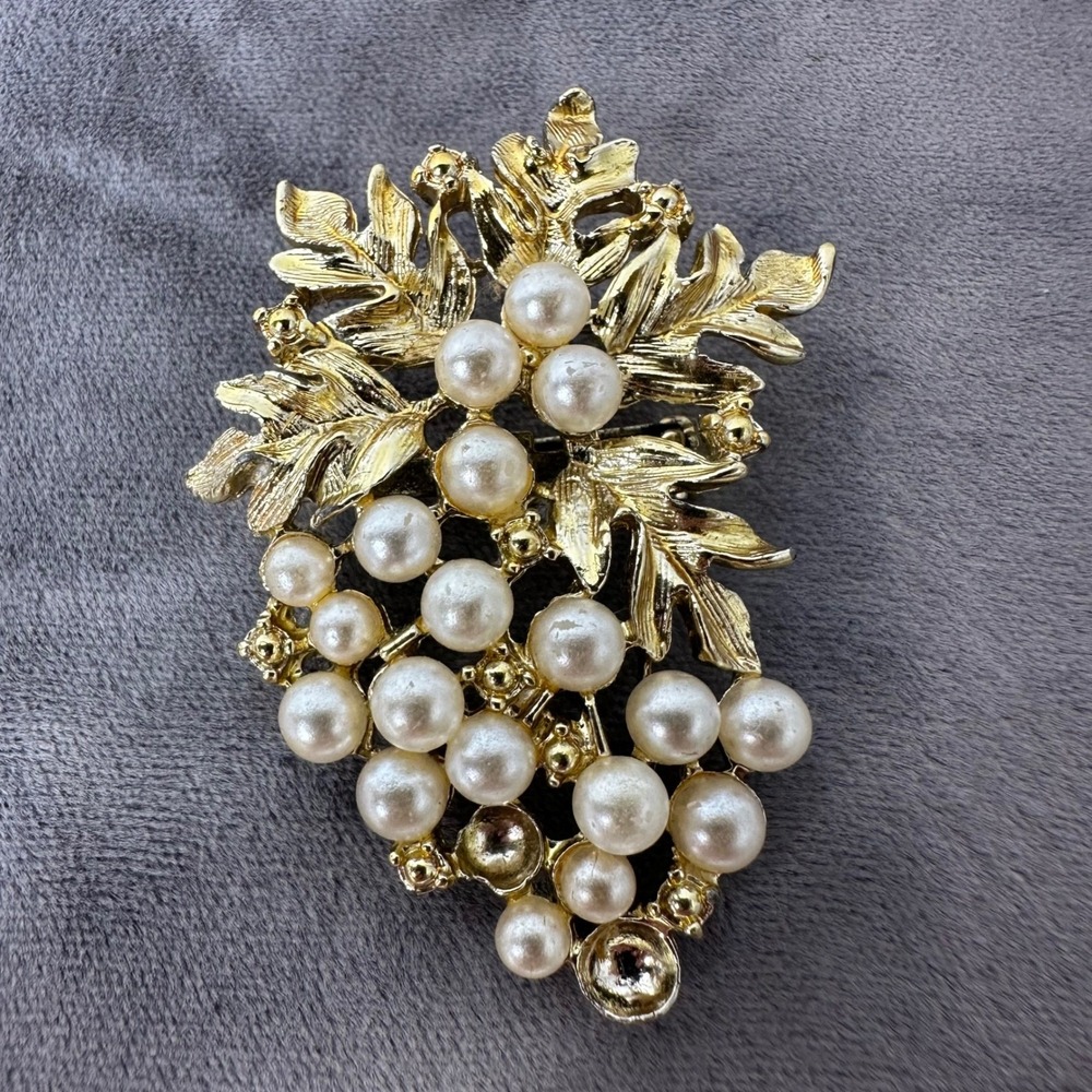 Vintage Gold Tone Faux Pearl Grape Cluster‎ Leaf Brooch Pin 2.25" Statement